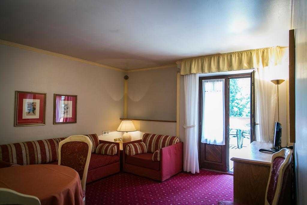 Hotel Posta R.T.A. Мадонна-ди-Кампильо Экстерьер фото